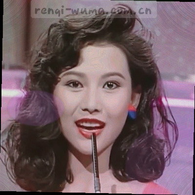 柔和几何纹理背景，半透明琥珀色与青色多边形叠层